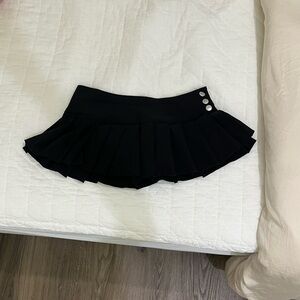 I am gia black low rise mini skirt